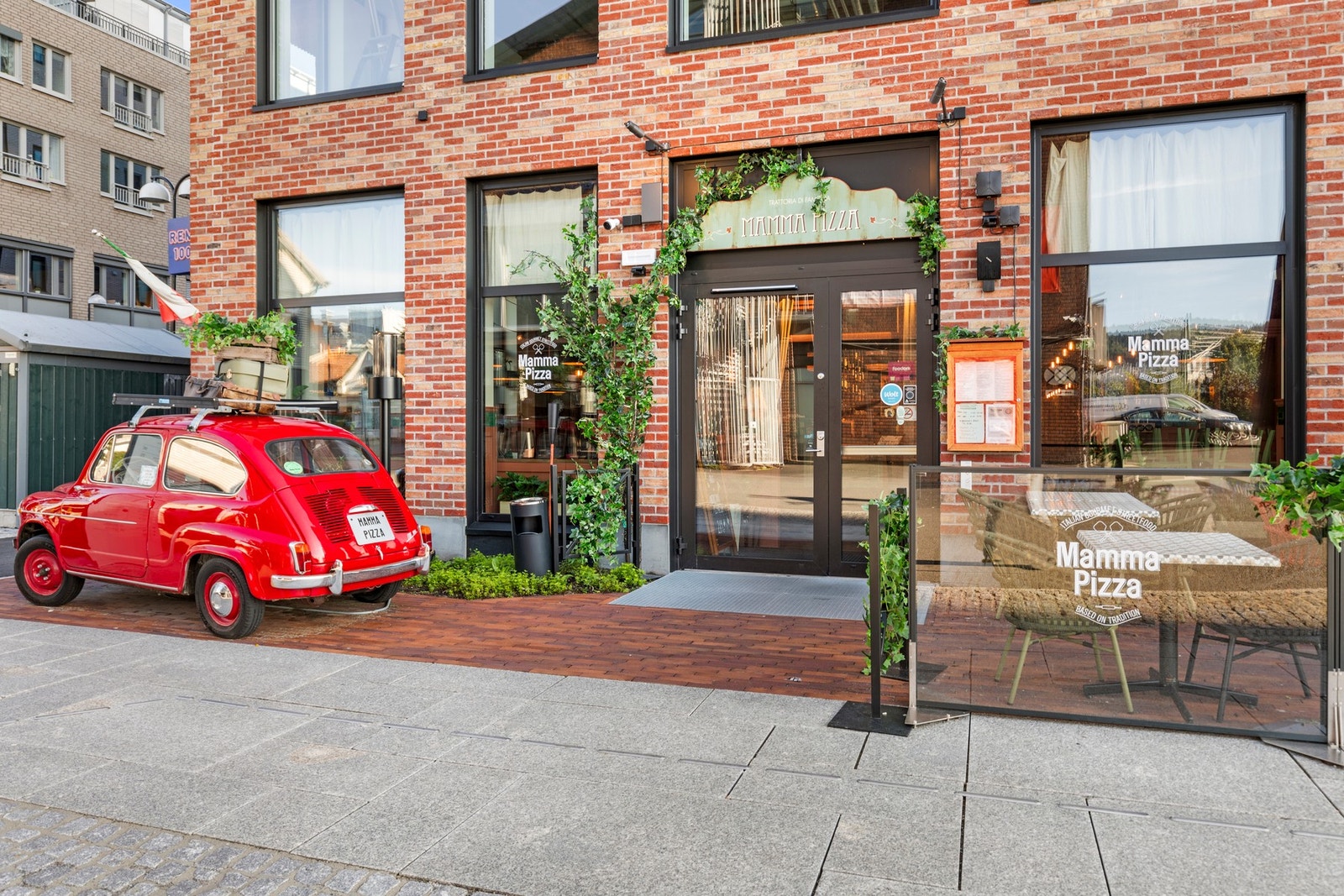 Nyt ekte italiensk mat på populære Mamma Pizza. Galleribilde