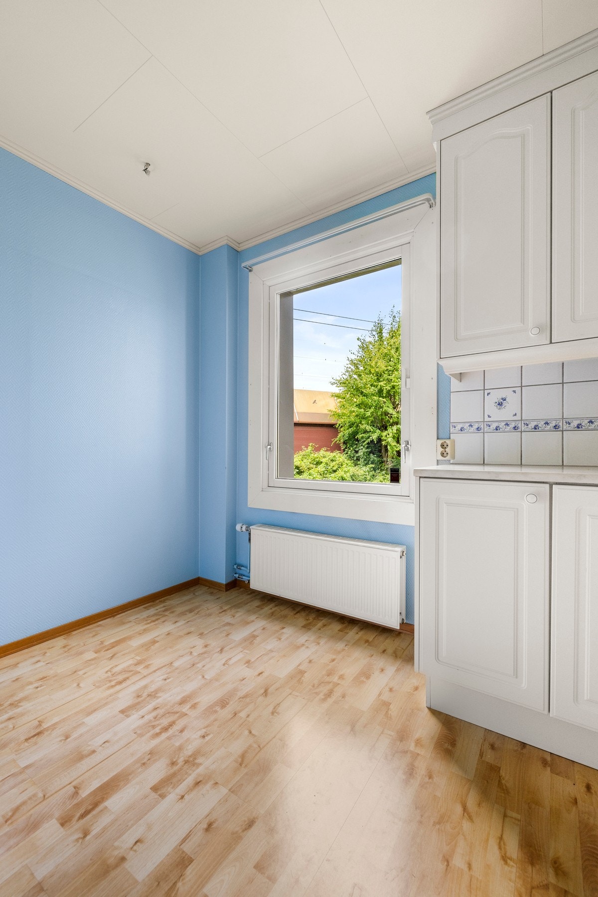 Praktisk spiseplass i tilknytning til kjøkkenet. Galleribilde