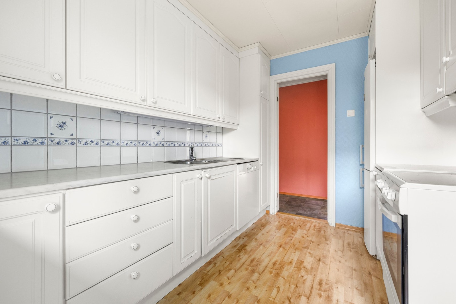 Rikelig med skapplass gir god oppbevaring. Galleribilde