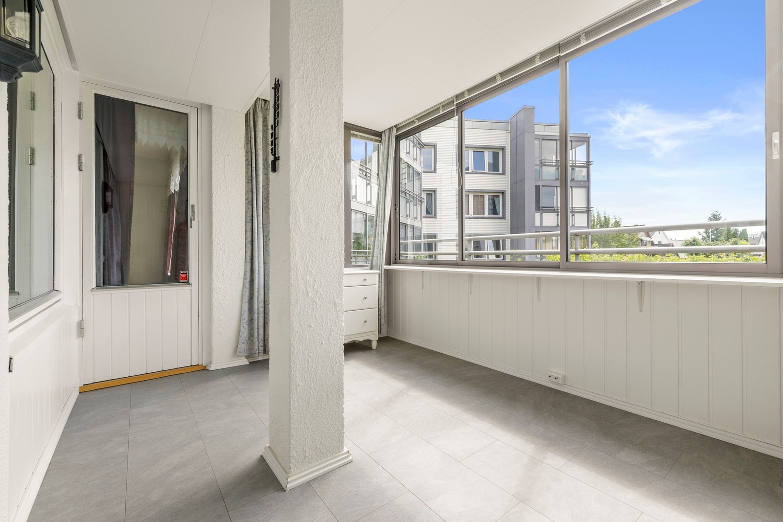 Balkongen er perfekt som ekstra oppholdsrom. Galleribilde