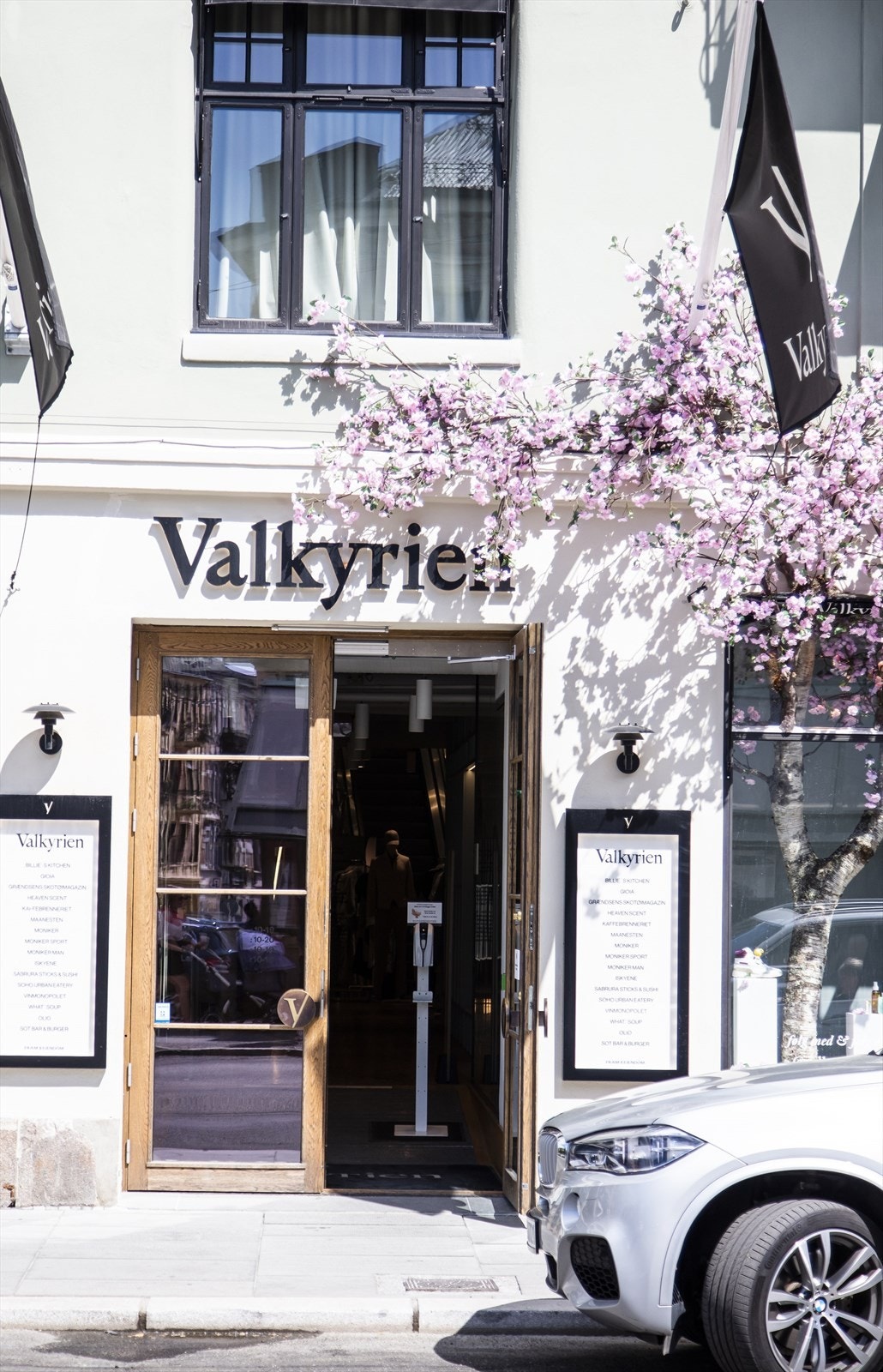 Valkyrien kjøpesenter med eksklusive motebutikker, matservering, samt Vinmonopolet Galleribilde