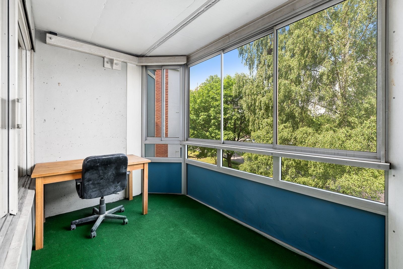 Innglasset balkong uten innsyn Galleribilde