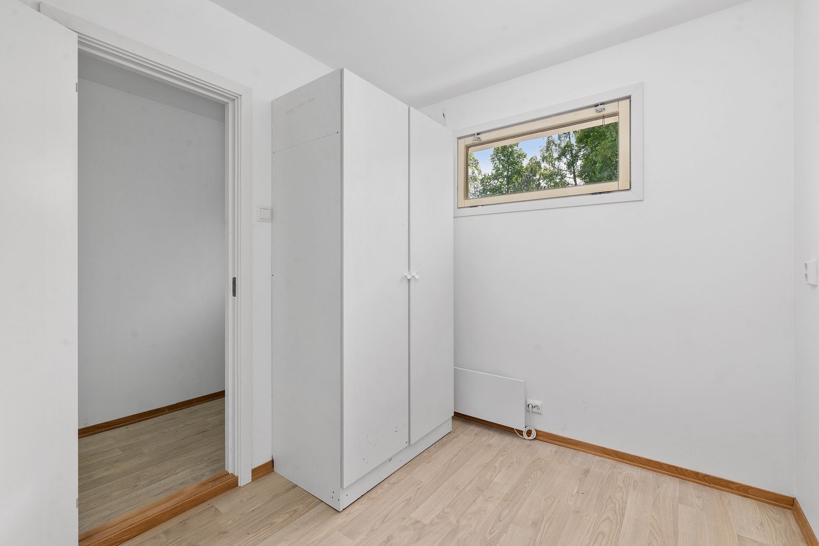 Soverom med garderobeskap Galleribilde