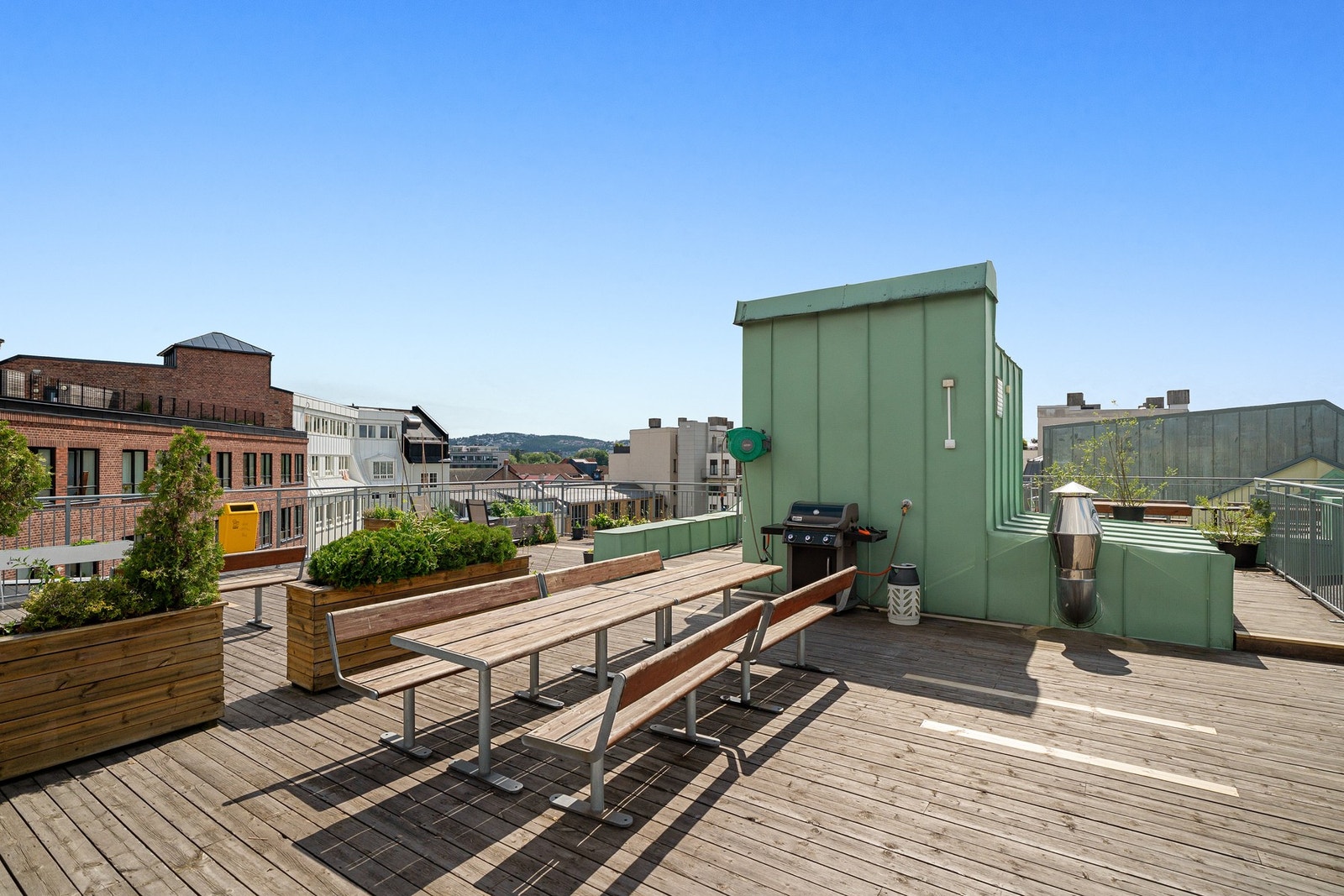 Takterrassene ligger i 6. og 7. etasje, hvor sistnevnte, den største takterrassen, også har felles grill til glede for beboerne. Galleribilde
