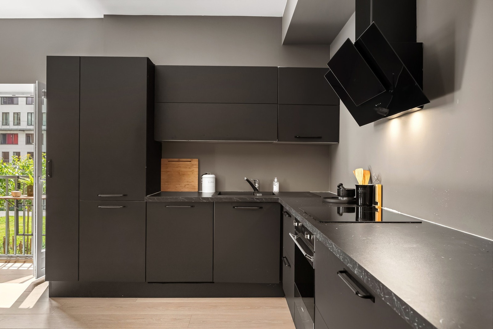 Fyring, varmtnvann og internett er inkludert i felleskostnadene. Galleribilde