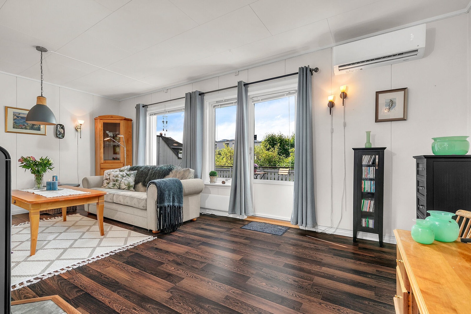 Utgang til terrasse fra stuen Galleribilde