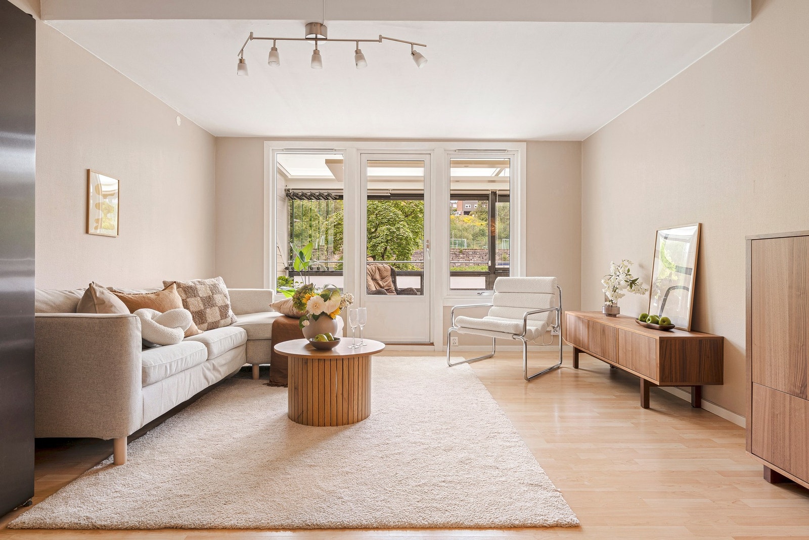 Leiligheten er kledd i tidsriktig fargevalg Galleribilde