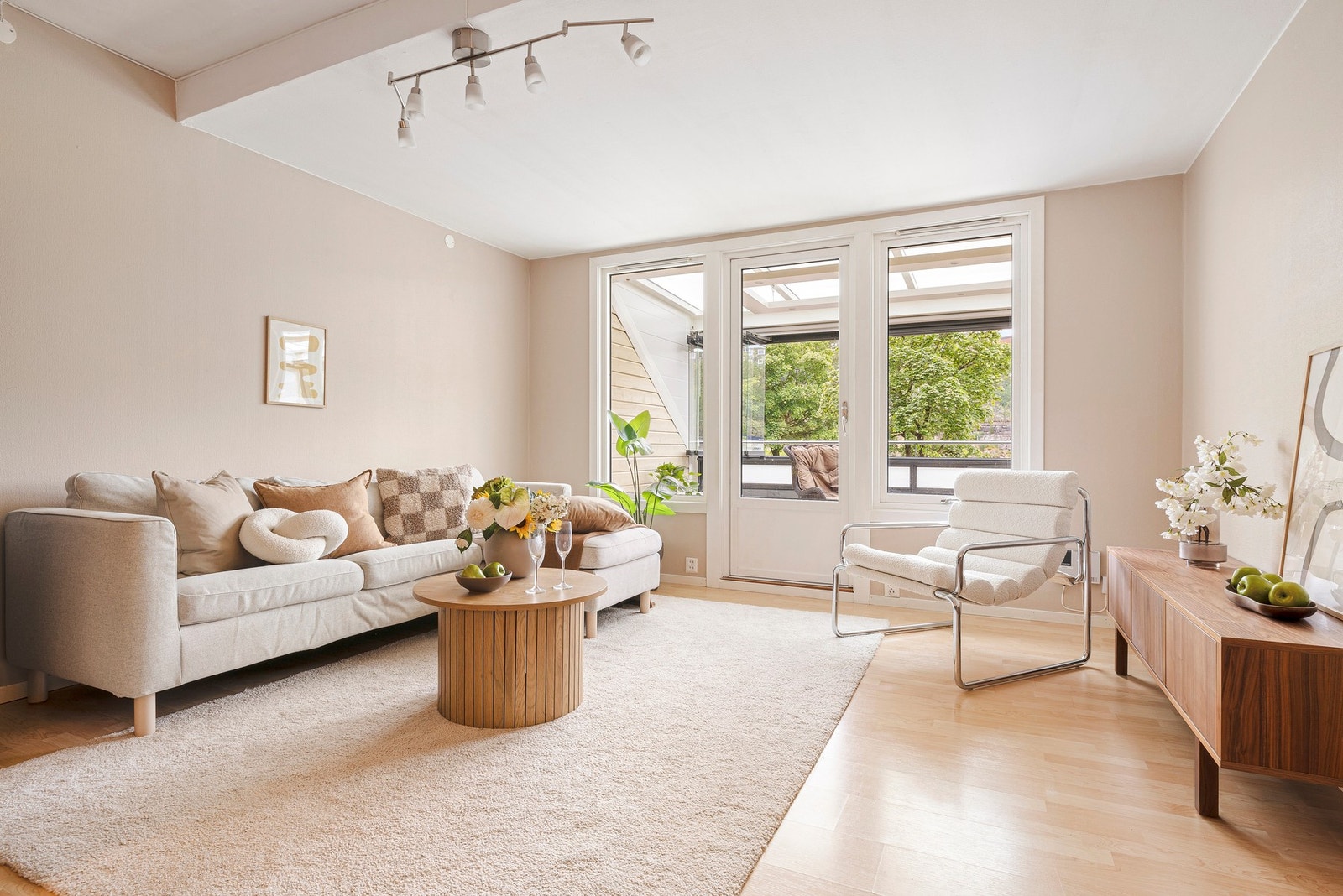 Ditlev Haukenes ved ASK Eiendomsmegling har gleden av å presentere Lyngfaret 72A! Galleribilde