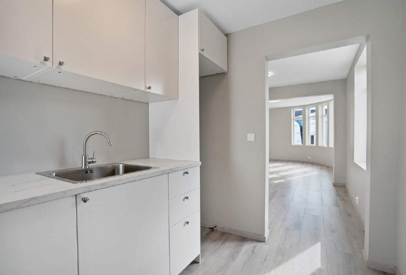 Kjøkken - kjøleskap folger Galleribilde