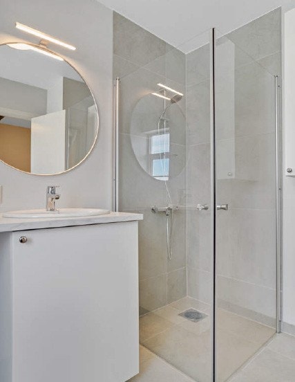 Dusj med glasdører Galleribilde