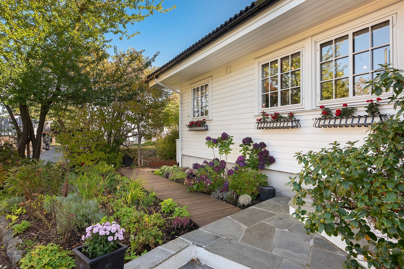 Her har du masse plass til blomster, perfekt for deg med grønne fingre Galleribilde