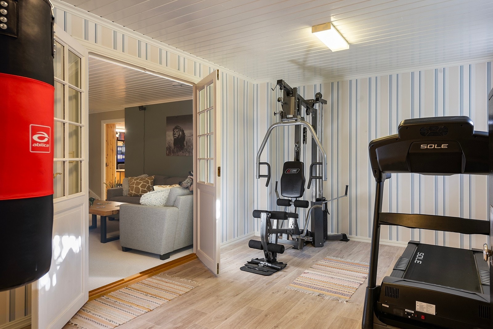 Det er også et eget treningsrom der man kan få ut litt energi! Galleribilde