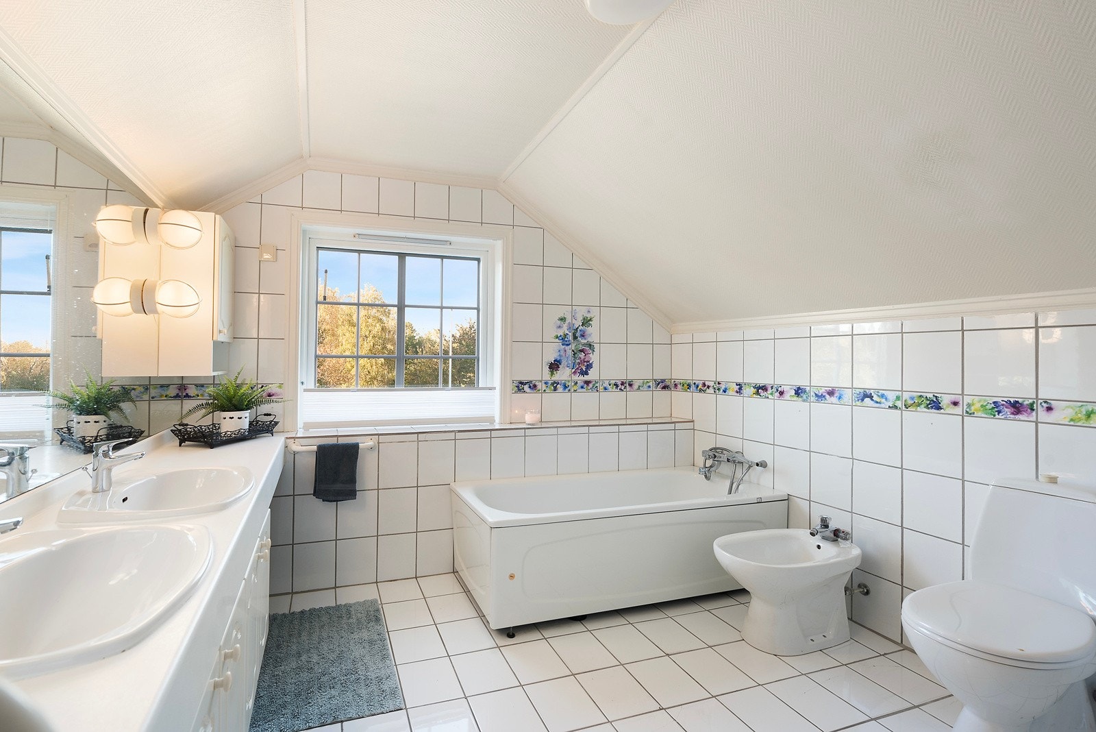 Stort og deilig bad med badekar i 2.etg. Galleribilde