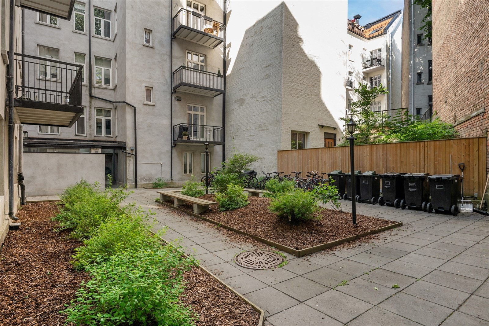 Hyggelig opparbeidet bakgård Galleribilde