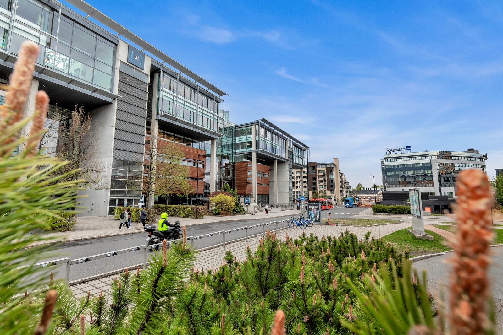 Det er kort vei til Handelshøyskolen BI. Galleribilde