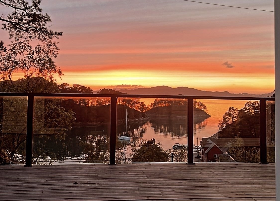 ... og beriker de sene kveldene med magiske solnedganger. Galleribilde