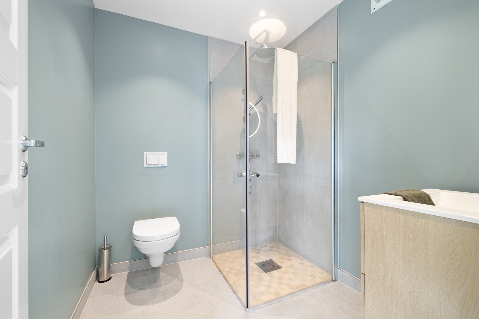 Og bad nr.2 holder samme stil og standard som hovedbadet. Galleribilde