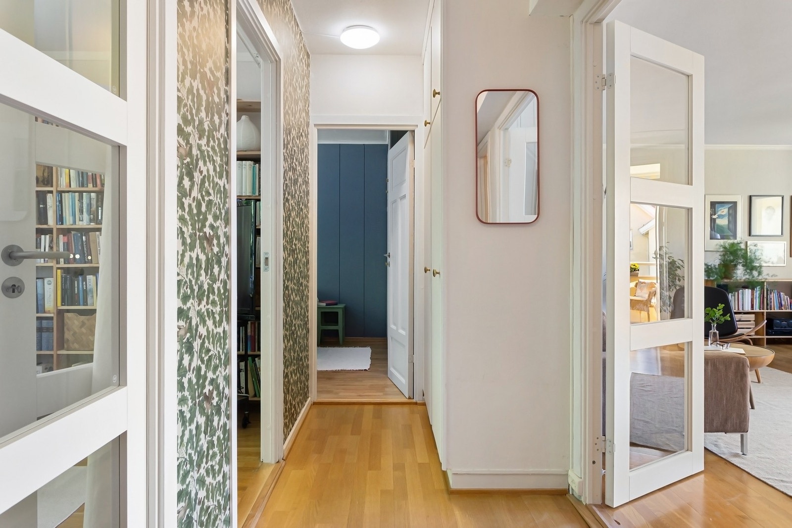 Glassdørene sørger for ekstra gode lysforhold i leiligheten. Galleribilde