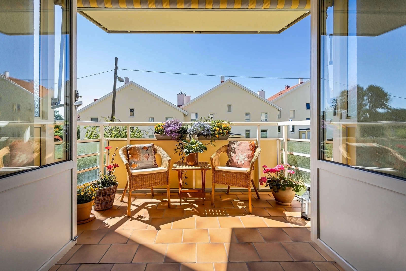 Solrikt og med god plass til utemøbler. Galleribilde