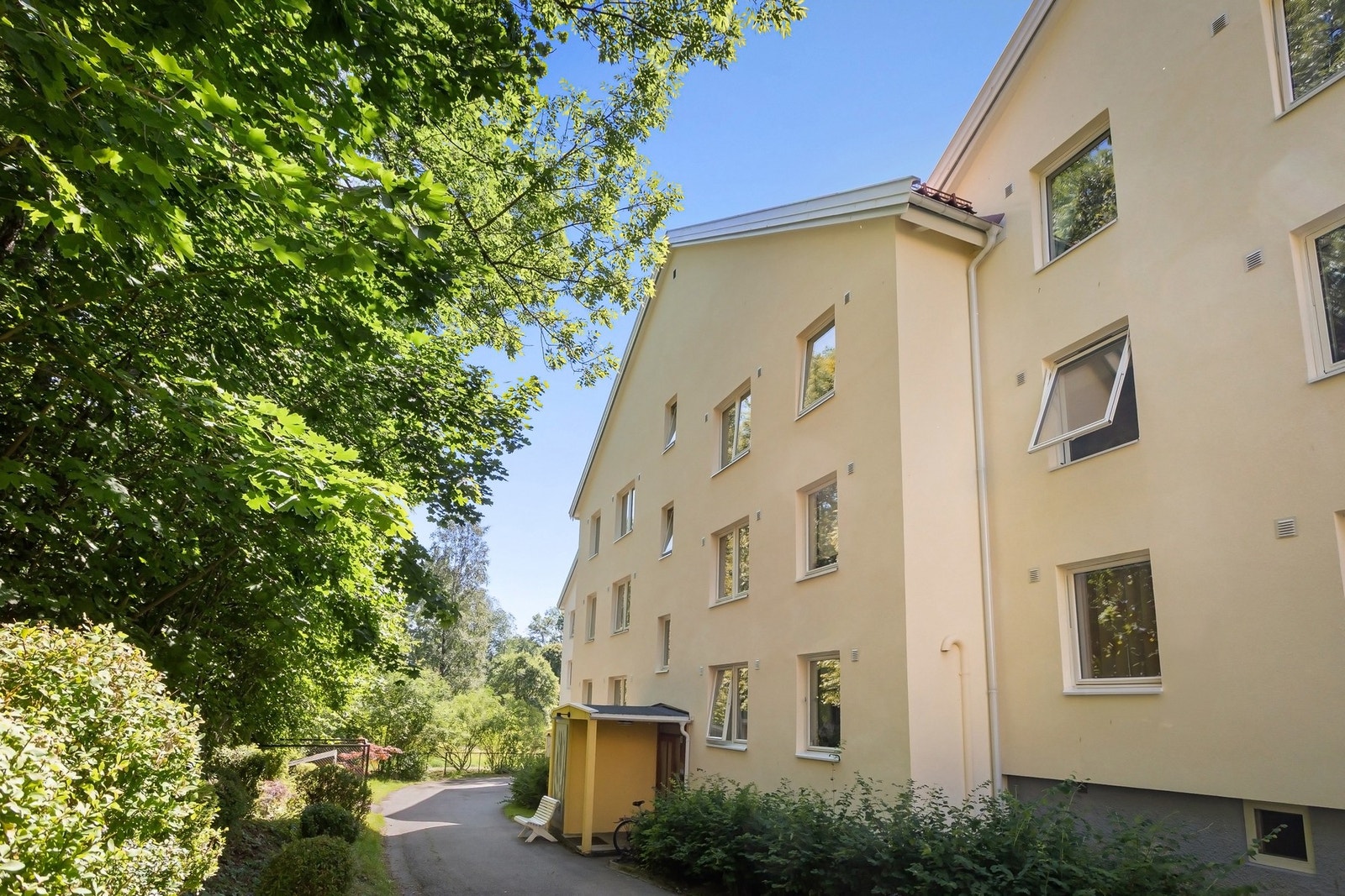 Christophers vei 20 ligger skjermet til i et rolig, familievennlig nabolag. Galleribilde