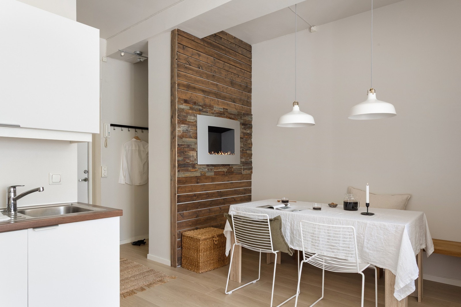 Rommets størrelse og planløsning gjør det mulig å møblere i ulike soner. Galleribilde