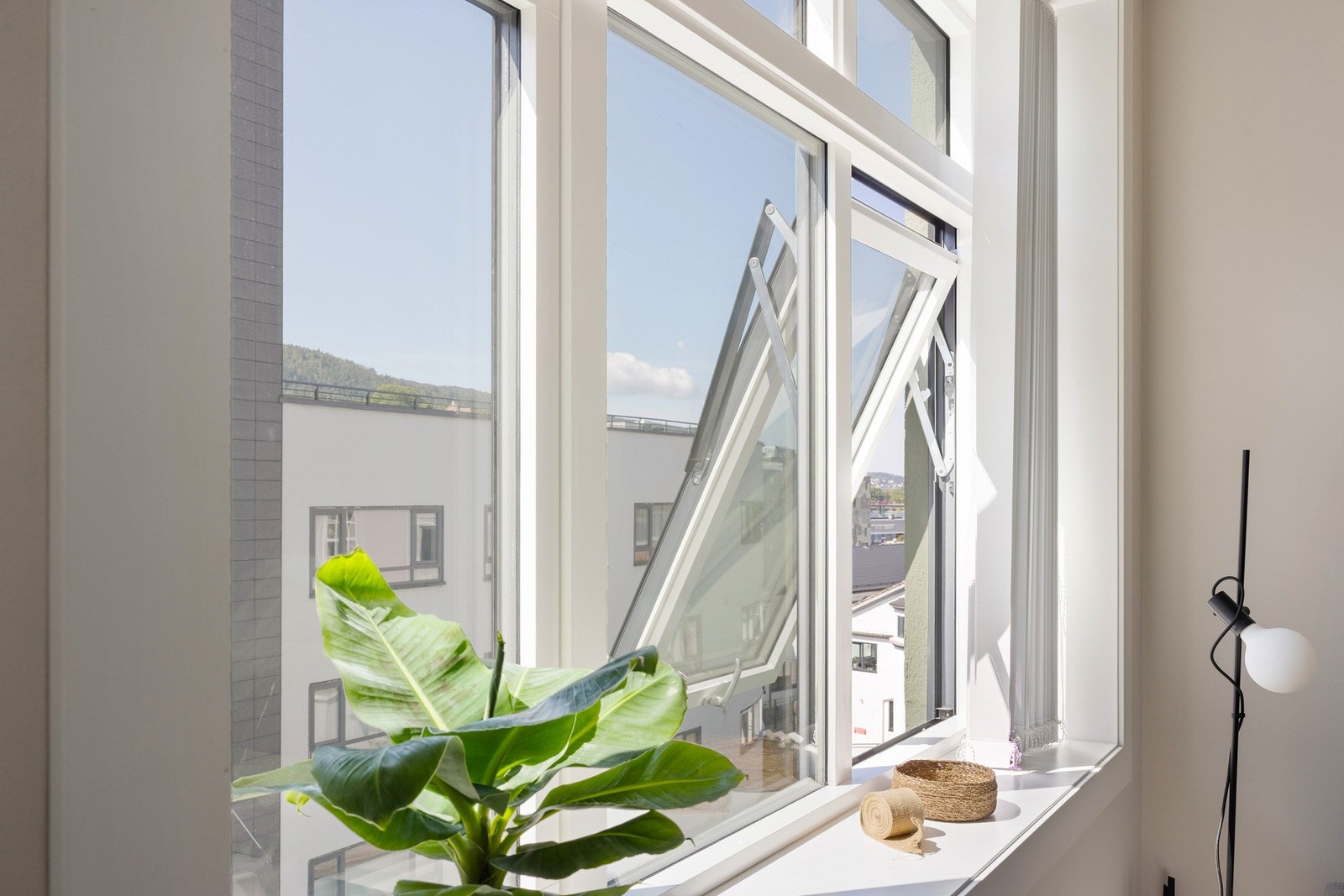 Leiligheten ligger i 3.etg i et bygg med heis og byr på meget god takhøyde. Galleribilde