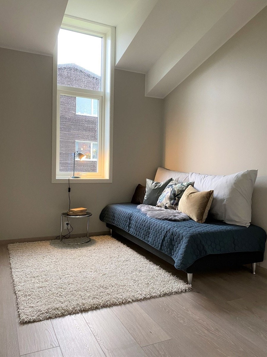 UTLEIGD STUDENT JENTE Rom 1 kr 6200 på 9,5 m2 ved bod 2.etg Galleribilde