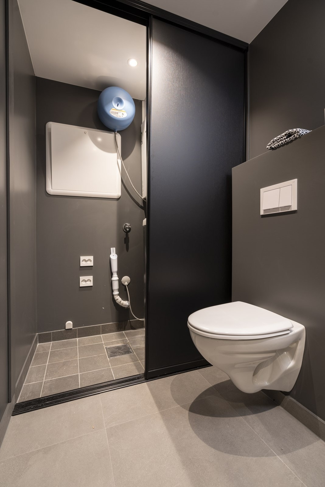 Opplegg for vaskemaskin og tørketrommel. Galleribilde