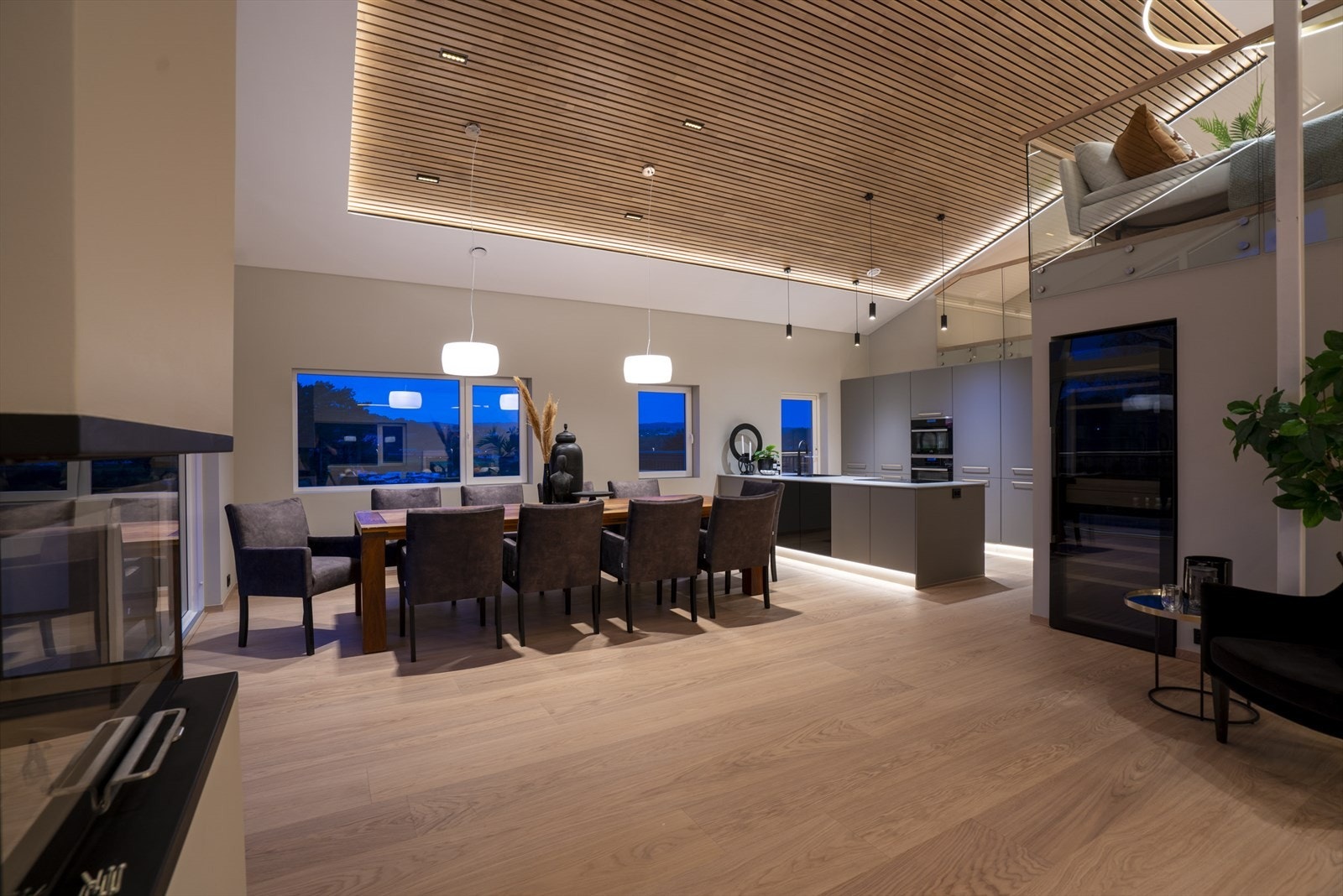 Velkommen til Årossanden 5B! Boligen er presentert av Gaute Kverneland v/Aktiv Eiendomsmegling avd. Kristiansand. Galleribilde