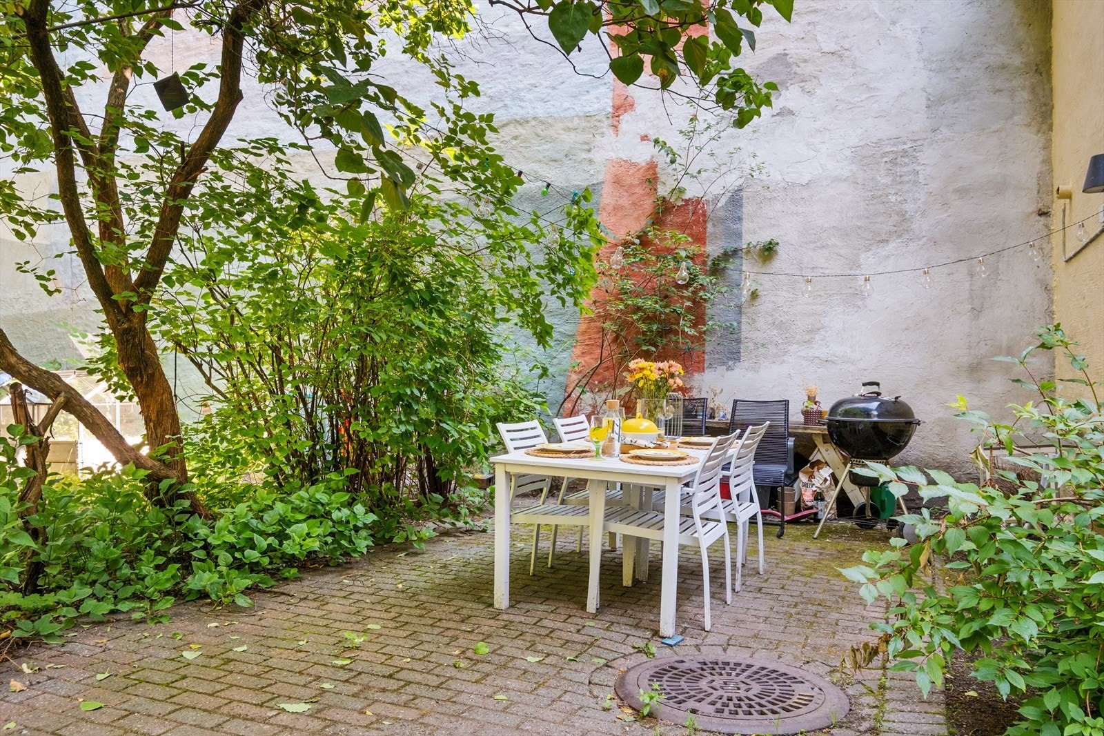 Borettslaget har en flott og møblert bakgård. Galleribilde