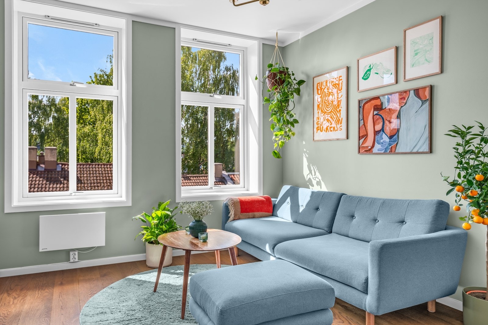 Store og flotte vindusflater som slipper inn godt med lys Galleribilde