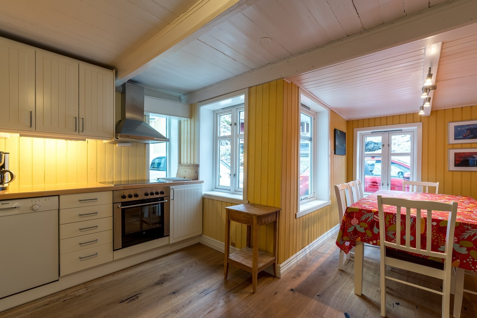 41 Kjøkken med spiseplass.JPG Galleribilde