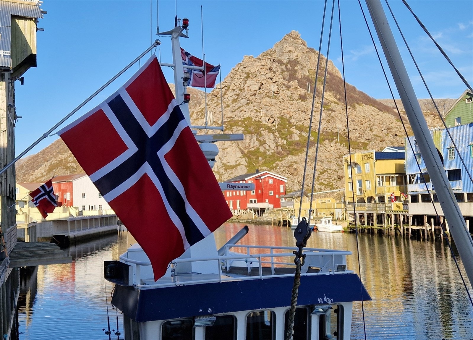 75 17.mai i Nyksund.jpg Galleribilde