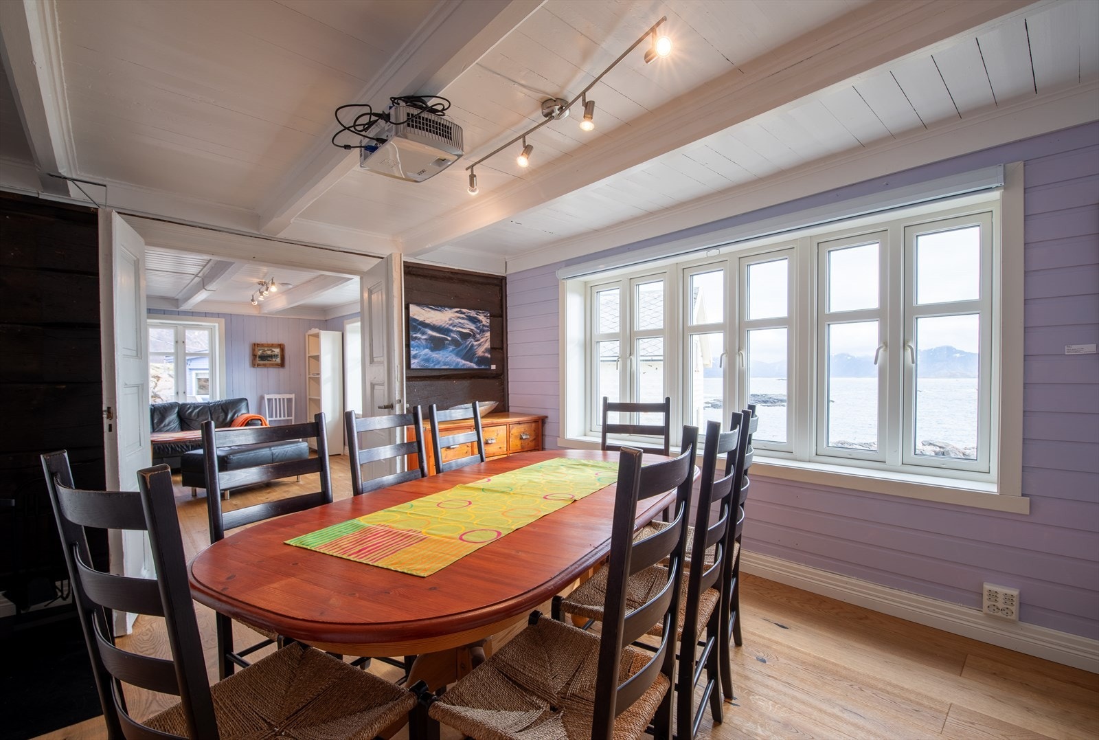 35 Tofløyet dør mellom stuene.JPG Galleribilde