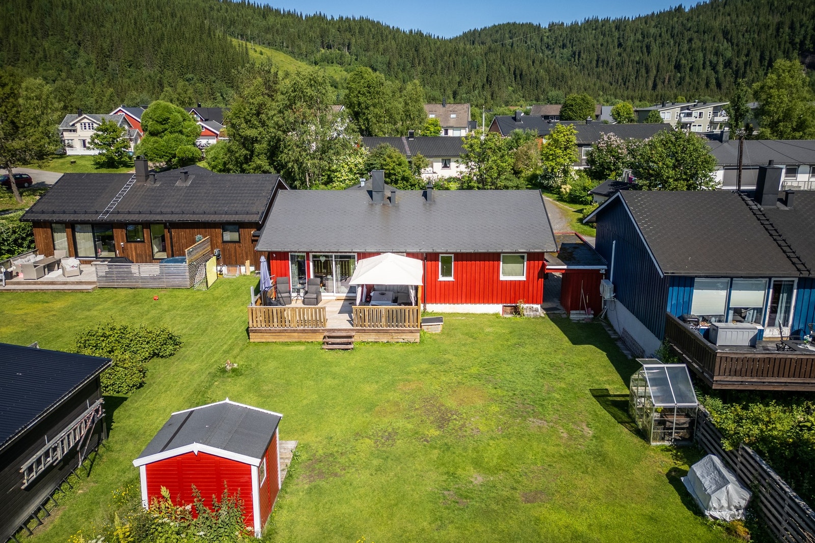 Hagen er av god størrelse så barna kan leke fritt Galleribilde