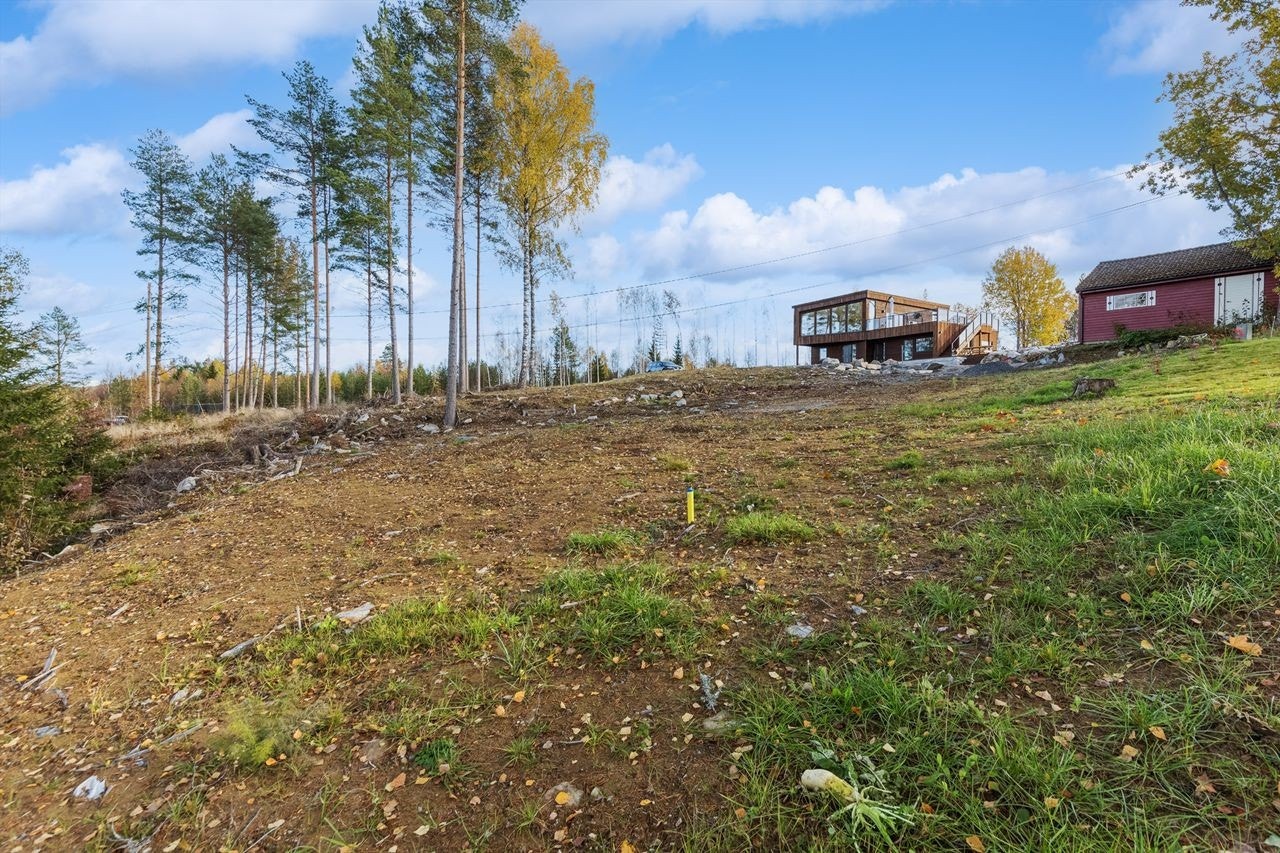 Eiendommen har meget gode lys og solforhold, og det er flotte tur- og friluftsmuligheter i nærområdet Galleribilde
