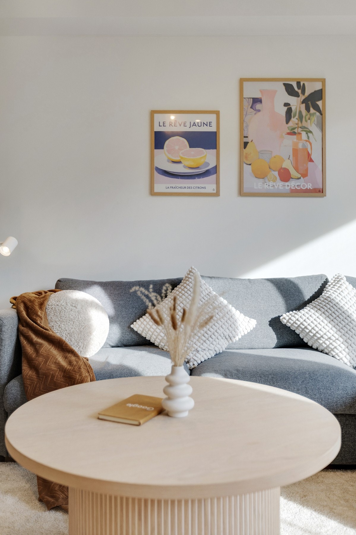 God plass til stor sofagruppe med plass til hele familien. Galleribilde