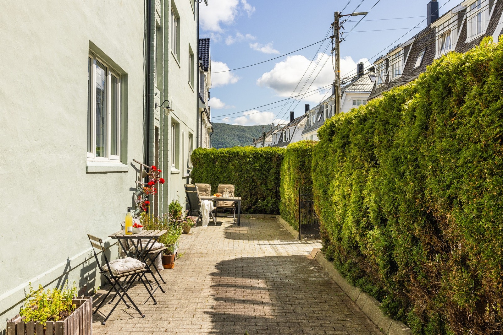 Borettslaget har flott fellesområder med sittegrupper. Det er 7 andeler i borettslaget. Galleribilde