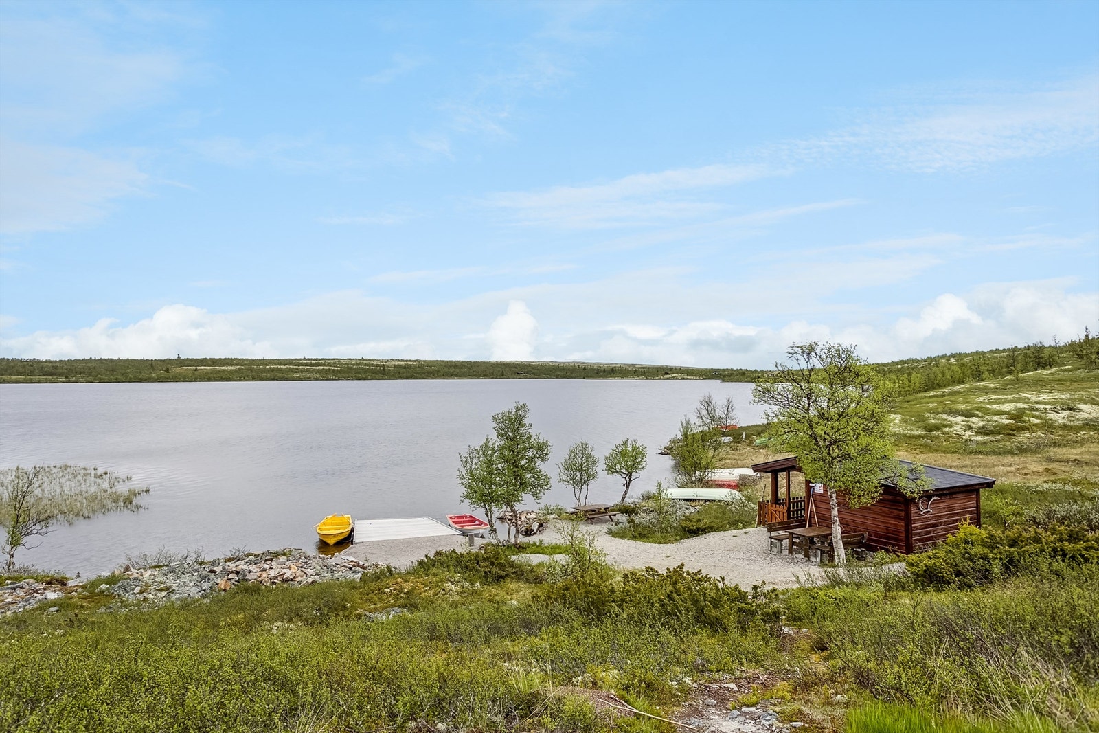 Ved Gråsjøen er det bade -og fiskemuligheter. Galleribilde