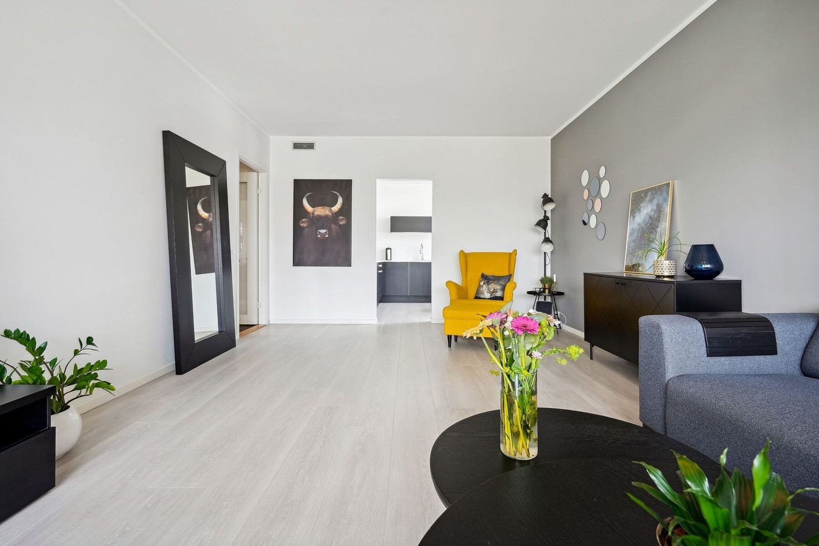 Leiligheten gjennomgikk en omfattende renovering i 2018 fra forrige eier, så her er det bare å ta med deg flyttelasset å flytte rett inn Galleribilde