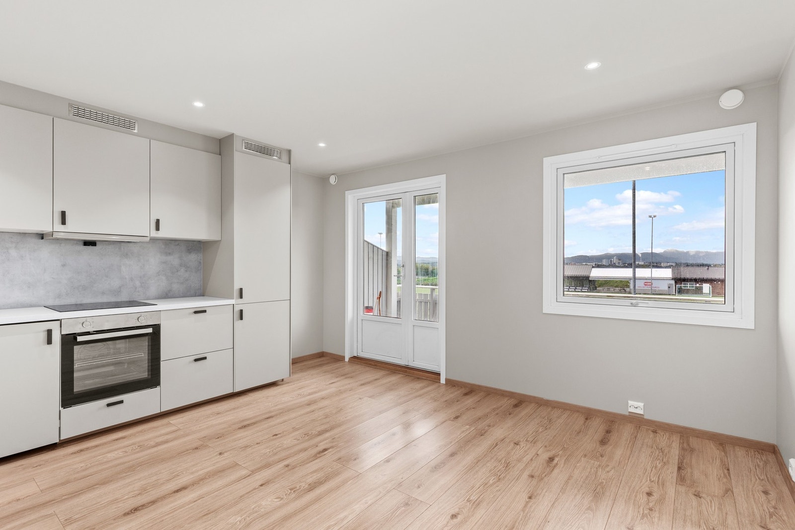 Leiligheten ligger pent til i byggets 2. etasje og er på 30 kvm. BRA-i. I tillegg kommer bod i kjeller og balkong på 6,5 kvm. Galleribilde