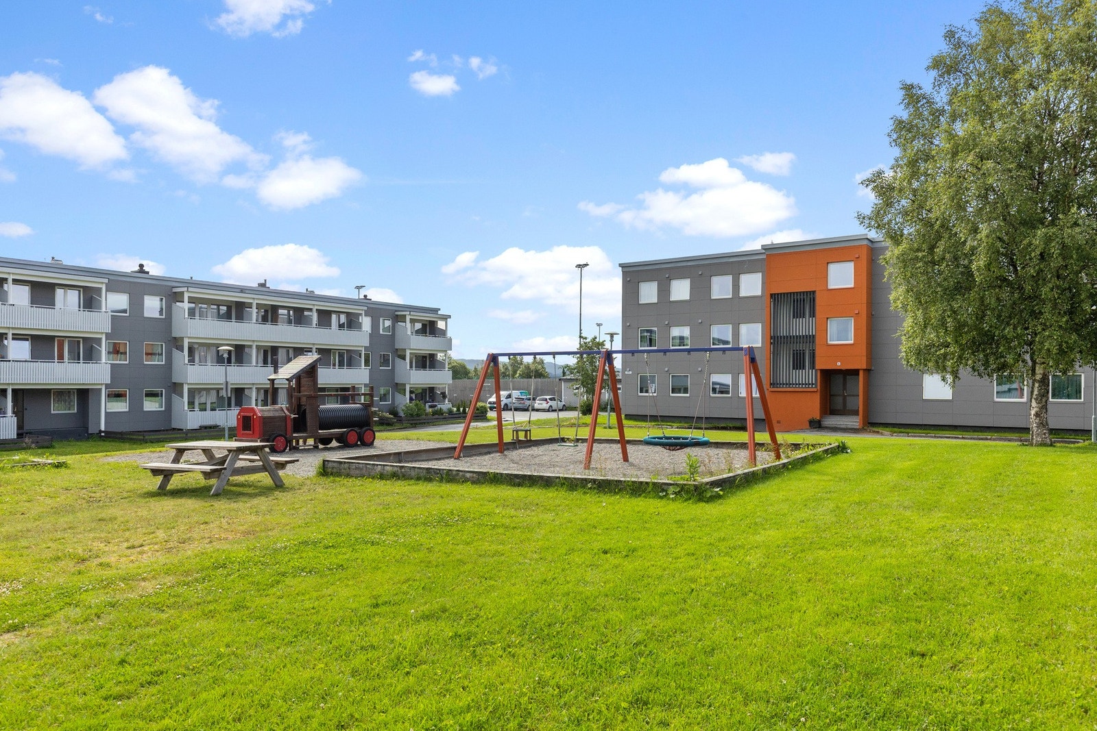 Trivelige fellesarealer mellom blokkene i det veldrevne borettslaget. Galleribilde