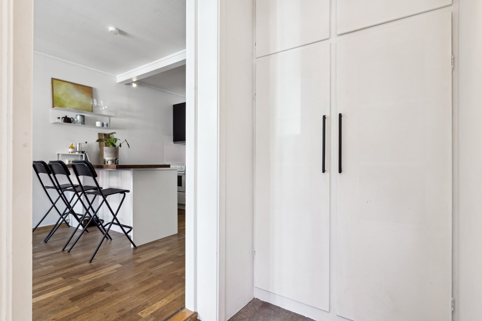 Fra entréen kommen man inn til stuen. Galleribilde