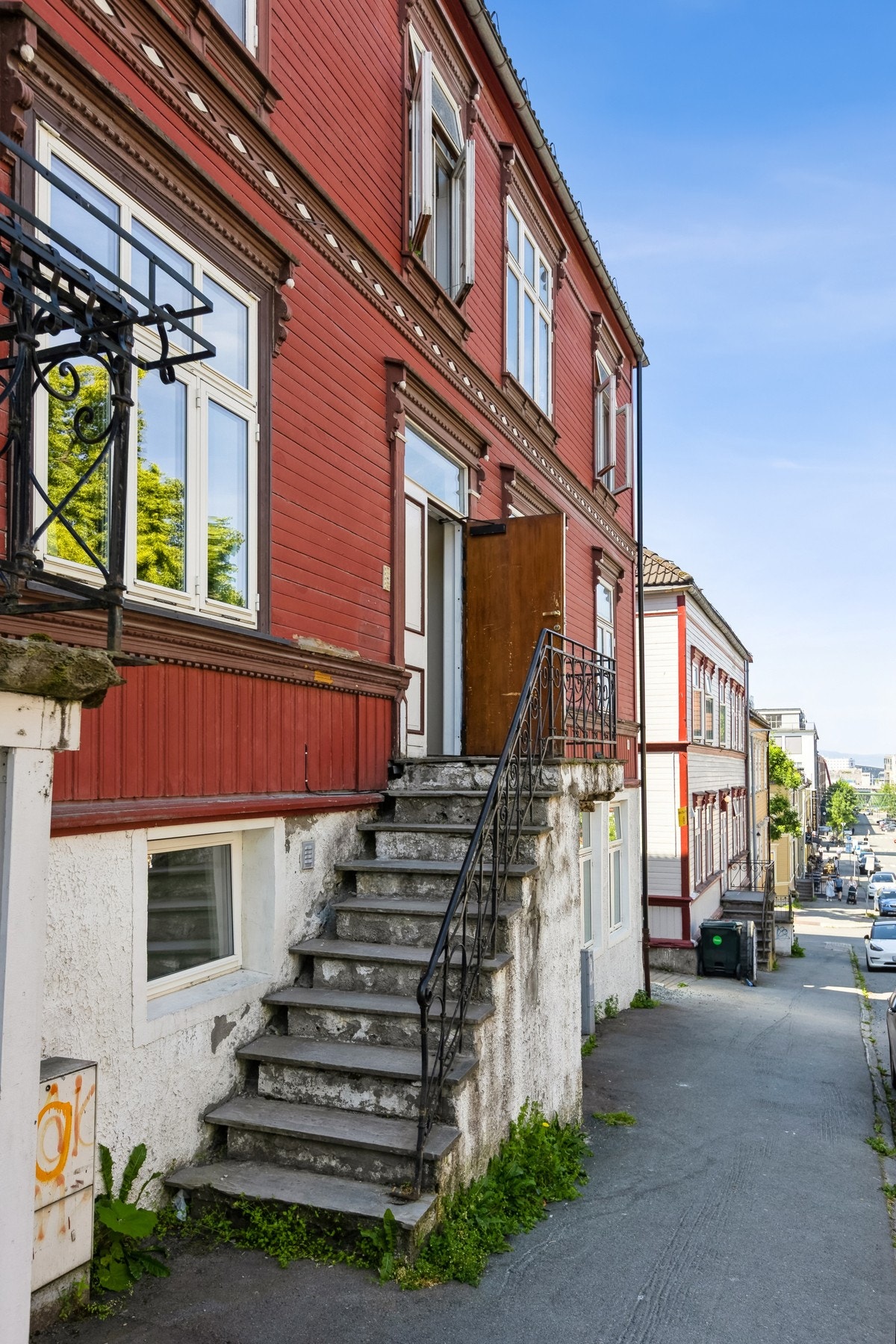 Hele fasaden på bygg B er nylig byttet, og det er planlagt at tilsvarende arbeid skal utføres på bygg A i nær fremtid. Galleribilde