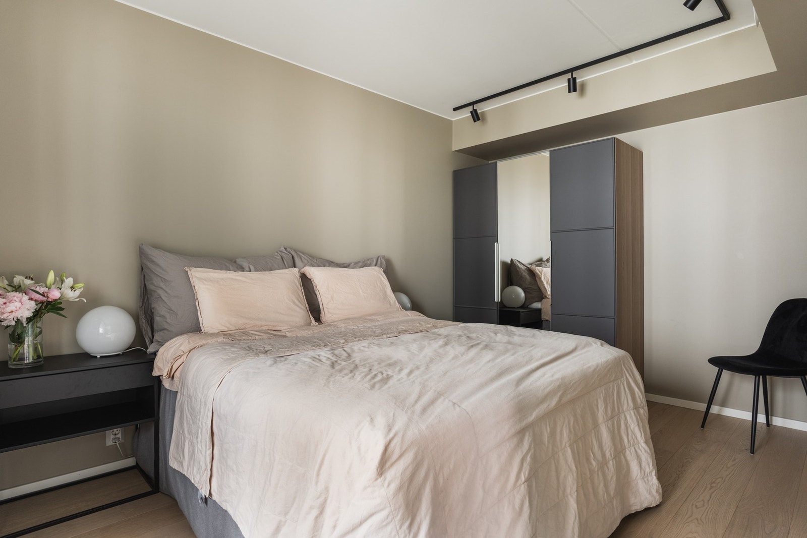 Her har du masse plass til å sette inn ekstra garderobe. Galleribilde