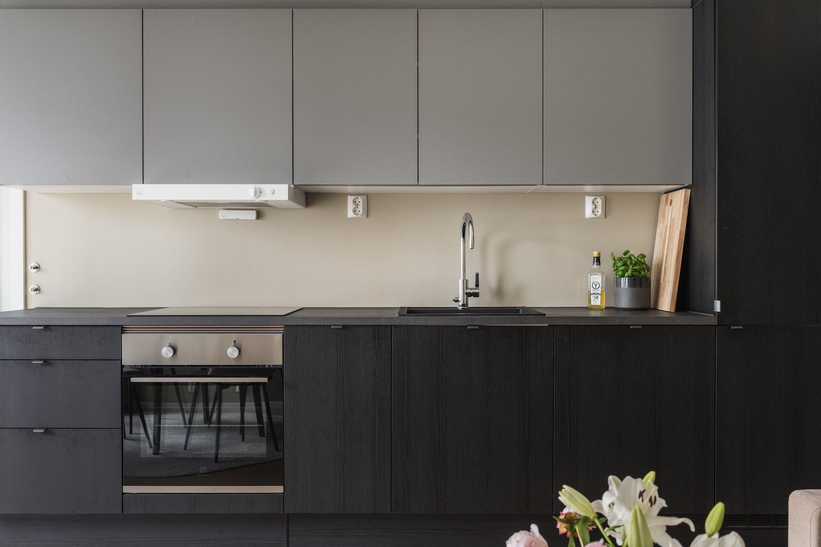 Leiligheten bærer gjennomgående preg av eksklusivitet med tidsriktige fargevalg og detaljer. Galleribilde