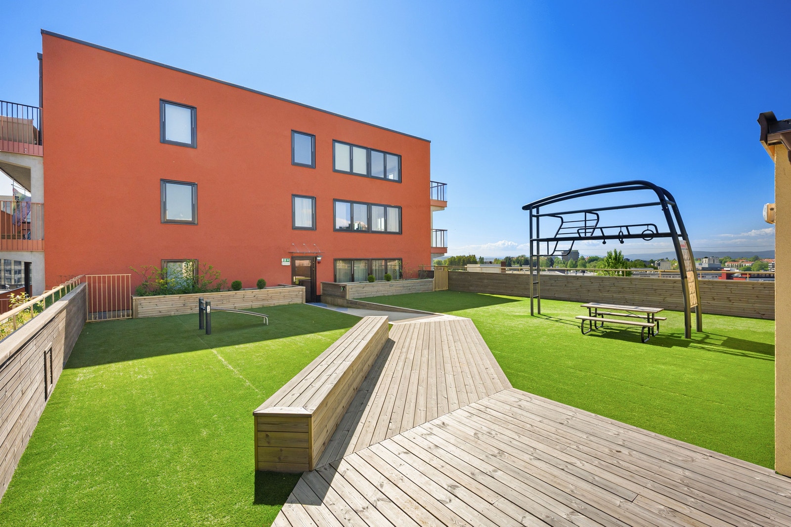 Flott, felles takterrasse med sitteplasser Galleribilde