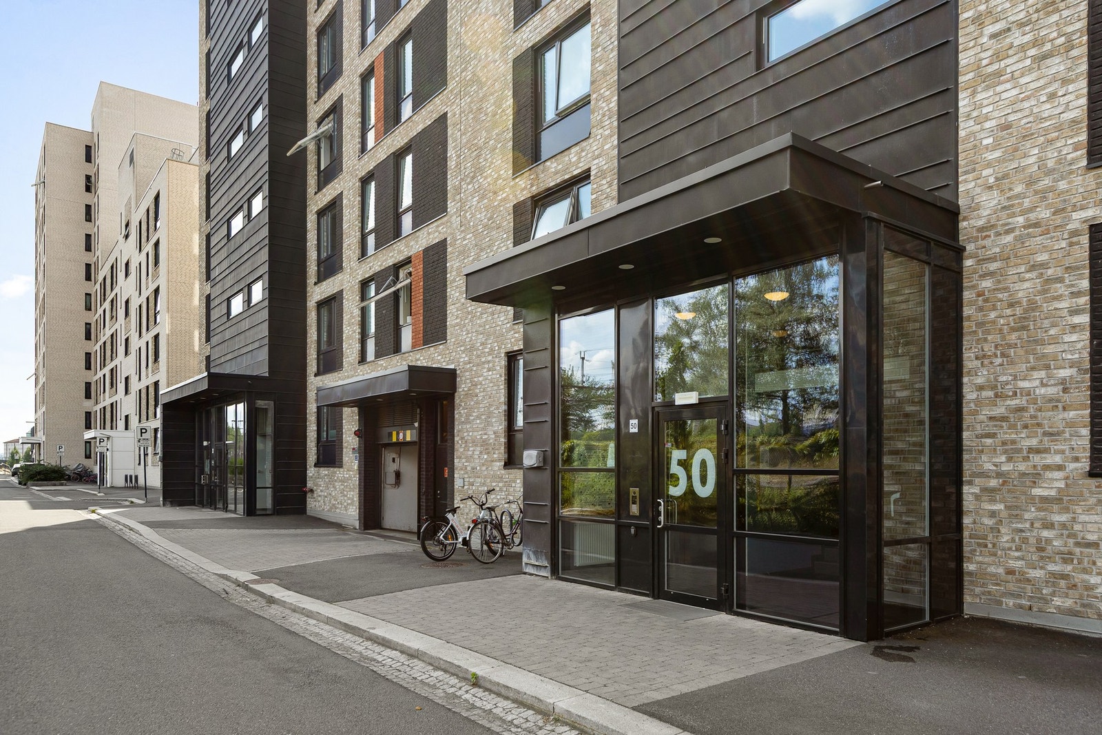 Pent inngangsparti! Enkel adkomst via Hans Nordahls gate. Det vil bli skiltet fra PrivatMegleren under annonserte fellesvisninger. Velkommen! Galleribilde