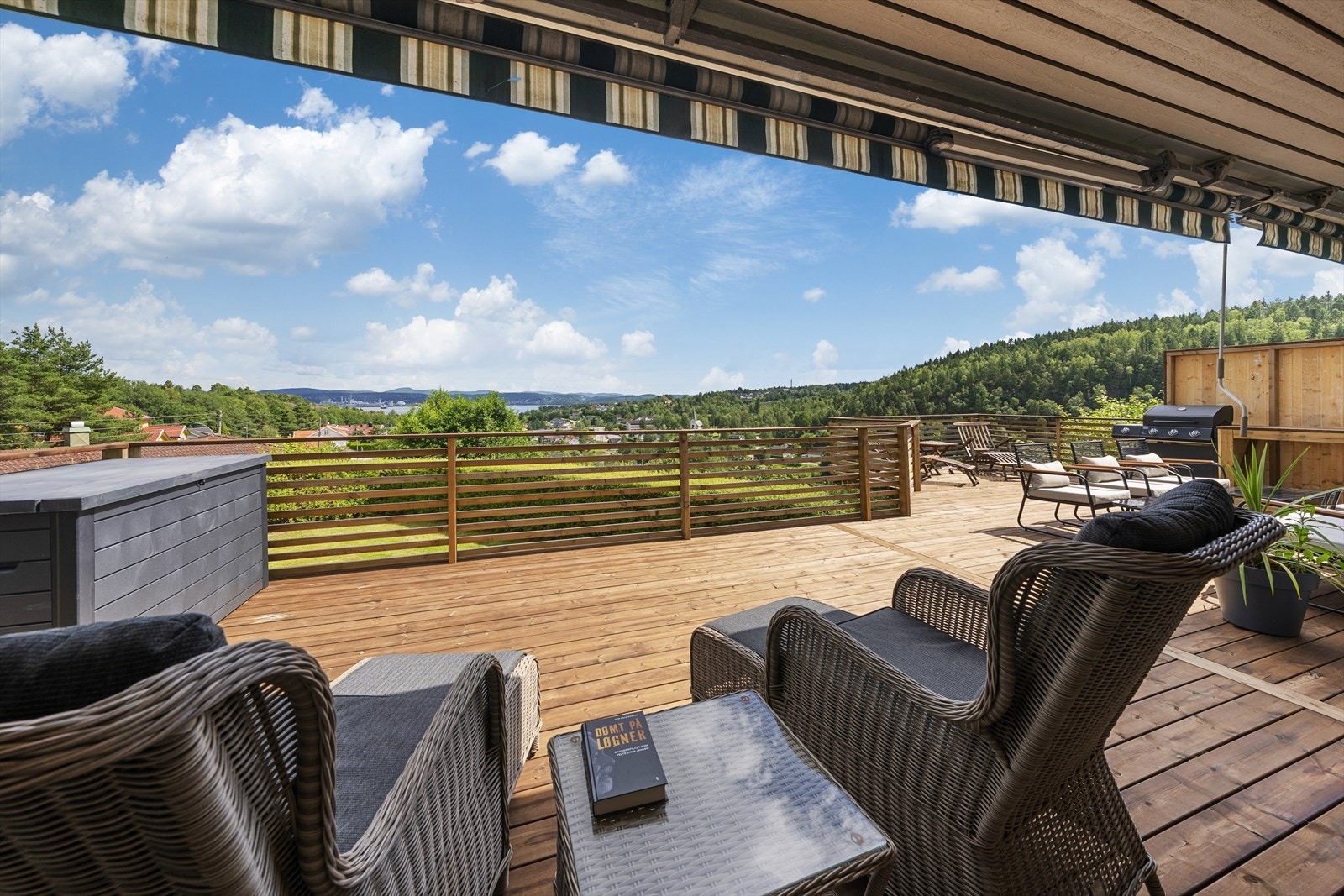 Veranda fra 2024 med markise Galleribilde