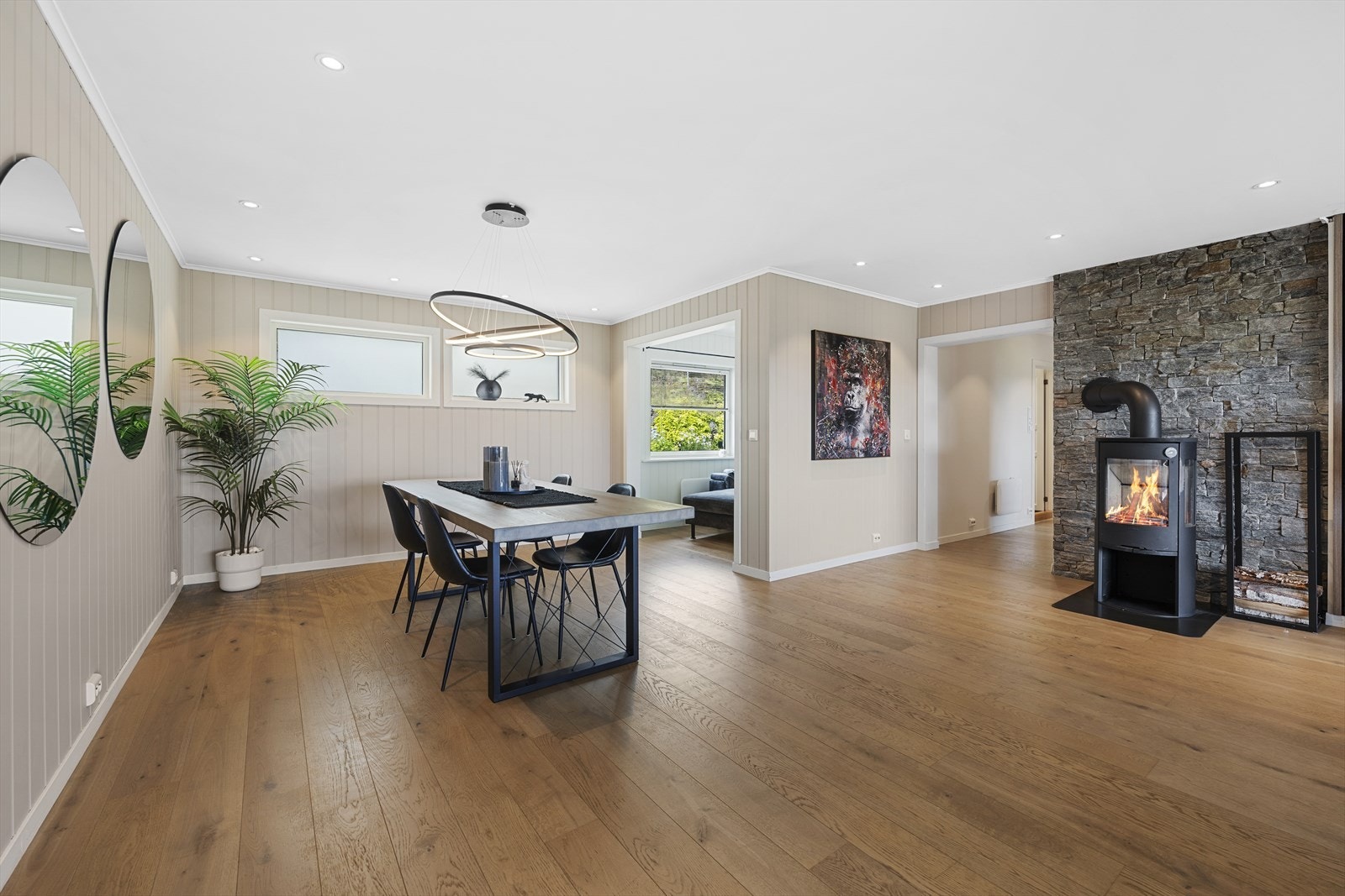 Romslig med god plass til spisegruppe Galleribilde